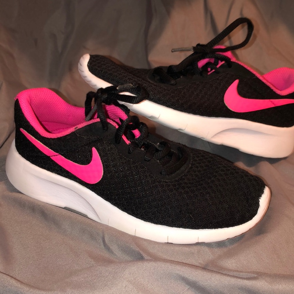 Girls nikes